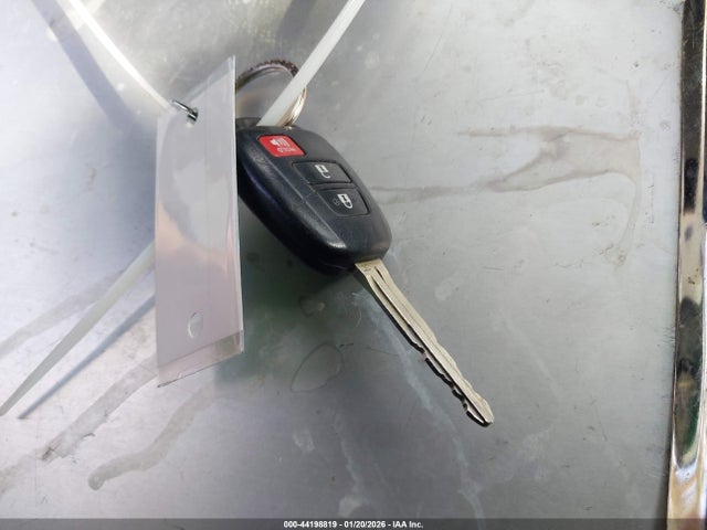 2T3ZFREV2GW246469 Toyota RAV4 LE
