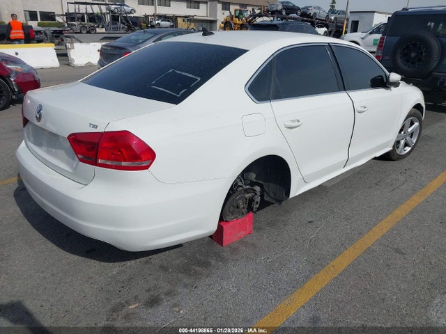 1VWAT7A38FC082951 Volkswagen Passat 1.8t Limited Edition
