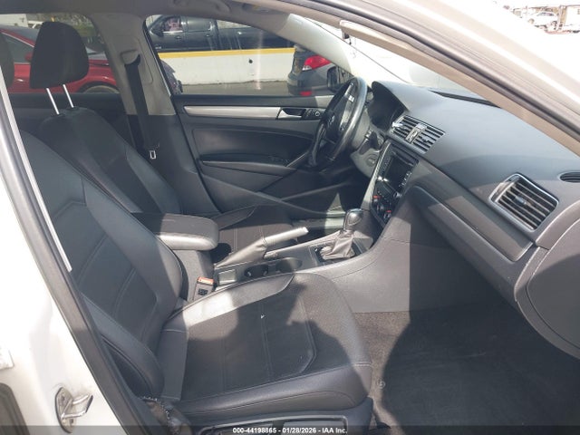 1VWAT7A38FC082951 Volkswagen Passat 1.8t Limited Edition