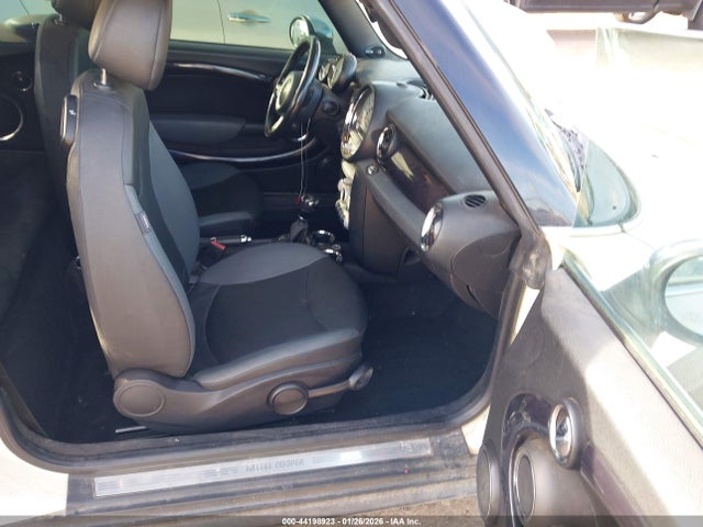 2010 MINI COOPER WMWMR3C57ATU98761 Photo 4