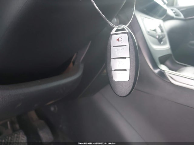 3N1AB7AP9JL663528 Nissan SENTRA SV