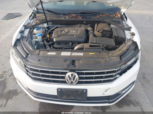 1VWBT7A39GC002806 Volkswagen Passat 1.8t Se