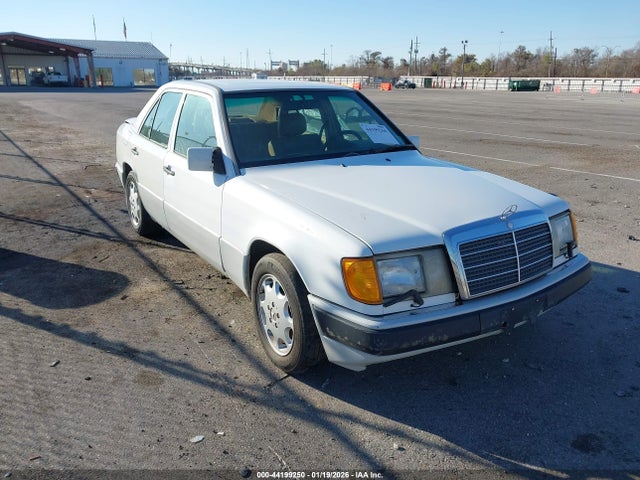 1993 MERCEDES-BENZ 400 WDBEA34E6PB929939