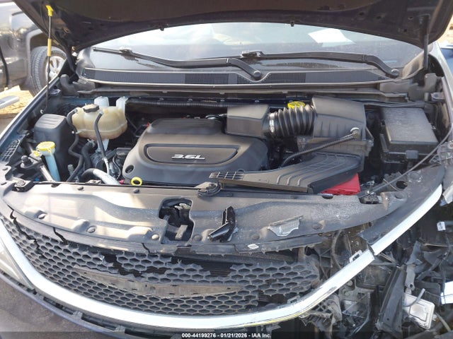 44199276 :رقم المزاد ، 2C4RC1GGXJR245869 vin ، 2018 Chrysler Pacifica Limited مزاد بيع