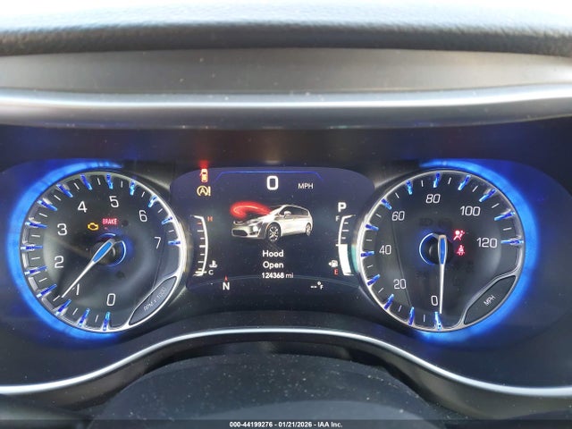 44199276 :رقم المزاد ، 2C4RC1GGXJR245869 vin ، 2018 Chrysler Pacifica Limited مزاد بيع