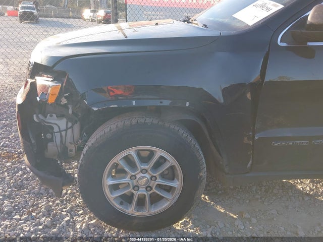 1C4RJEAG1JC246701 Jeep Grand Cherokee Laredo 4x2