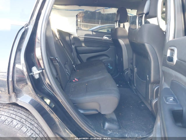 1C4RJEAG1JC246701 Jeep Grand Cherokee Laredo 4x2