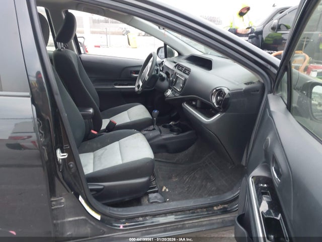 Продаж на аукціоні авто 2015 Toyota Prius C Three, vin: JTDKDTB37F1102842, номер лоту: 44199561