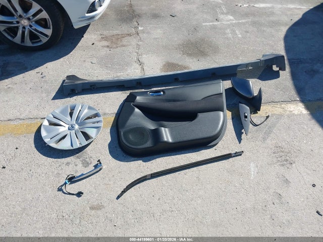 1N4AZ1CP3KC300728 Nissan LEAF S