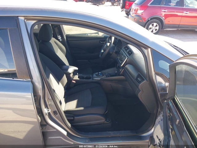 1N4AZ1CP3KC300728 Nissan LEAF S