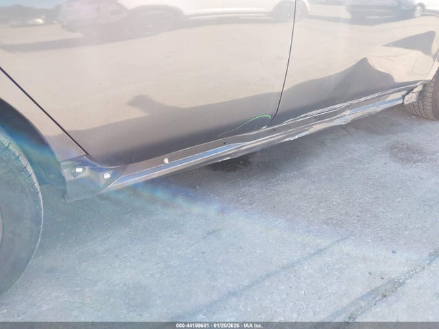 1N4AZ1CP3KC300728 Nissan LEAF S