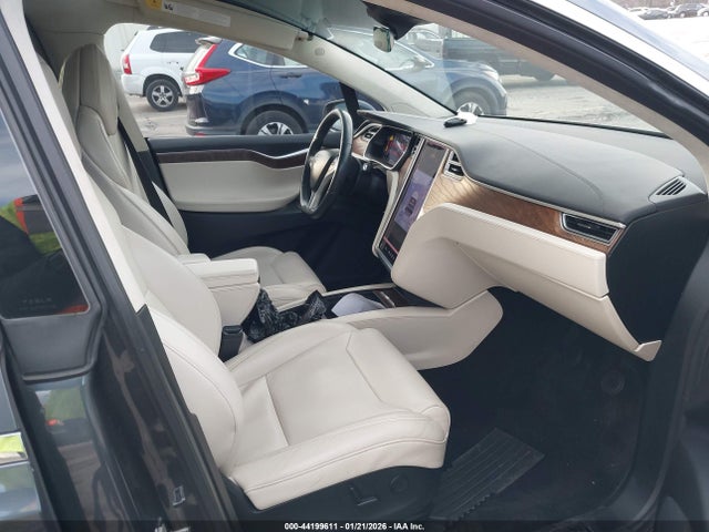 2017 TESLA MODEL X 5YJXCBE20HF063821 Photo 4