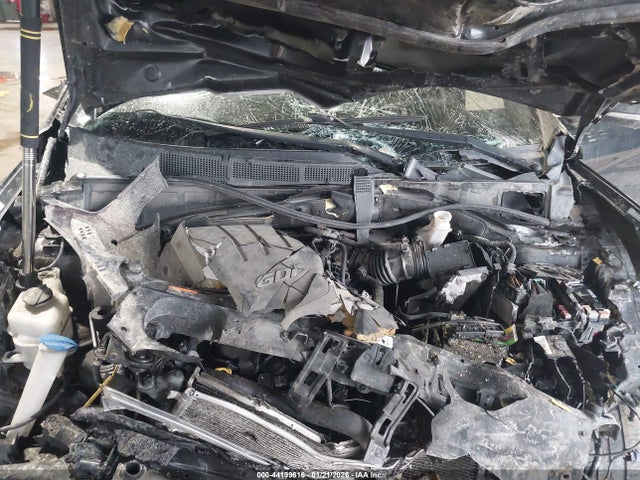 KM8SM4HF8HU186058 Hyundai Santa Fe Se