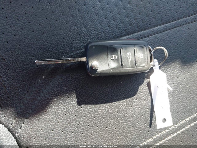 2015 VOLKSWAGEN PASSAT 1VWBV7A37FC085113 Photo 10