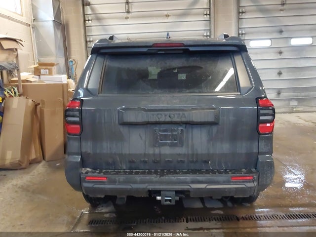 2025 Toyota 4runner Sr5 მანქანა იყიდება აუქციონზე, vin: JTEVA5BR6S5036241, აუქციონის ნომერი: 44200076