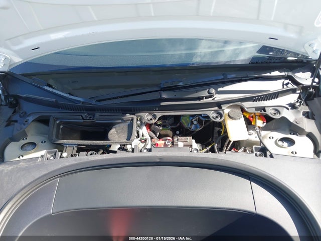 2024 TESLA MODEL 3 5YJ3E1EA8RF750623 Photo 9