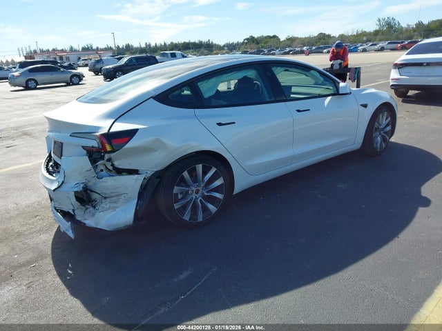 2024 TESLA MODEL 3 5YJ3E1EA8RF750623 Photo 3