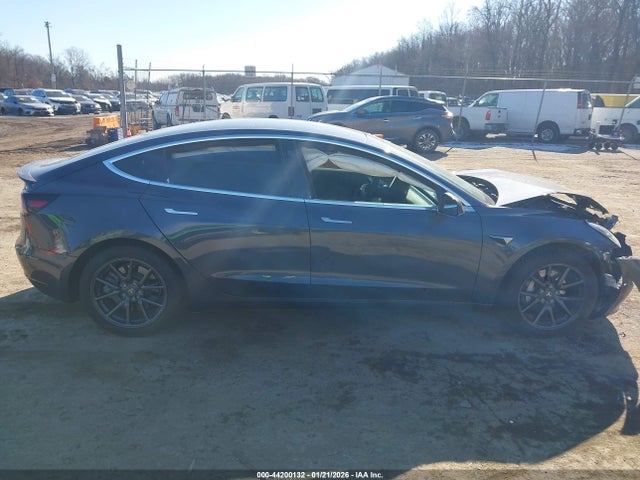 44200132 :رقم المزاد ، 5YJ3E1EA0KF464254 vin ، 2019 Tesla Model 3 مزاد بيع