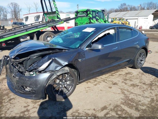 44200132 :رقم المزاد ، 5YJ3E1EA0KF464254 vin ، 2019 Tesla Model 3 مزاد بيع