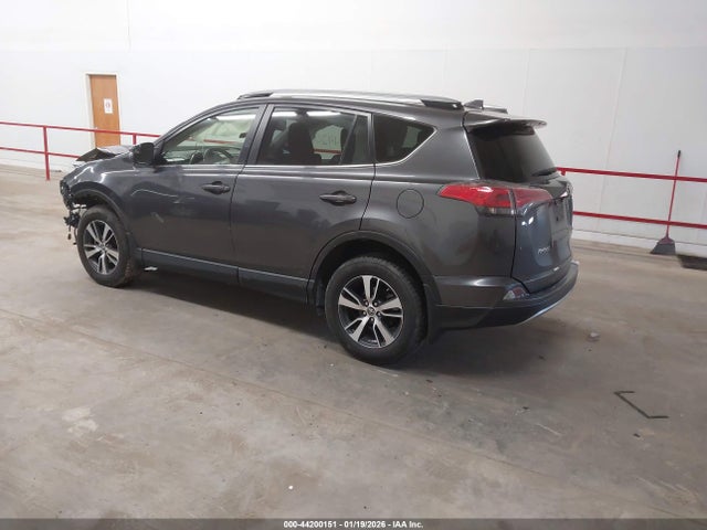 Toyota Rav4 Xle 2017 JTMRFREV7HJ110709 Image 3
