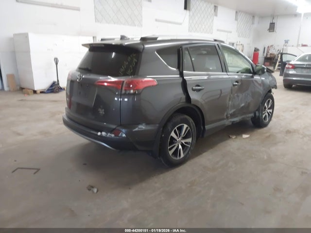Toyota Rav4 Xle 2017 JTMRFREV7HJ110709 Image 4