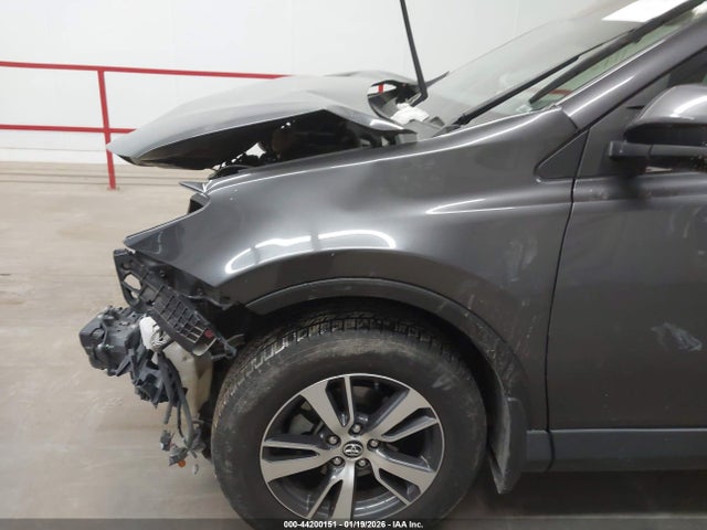 Toyota Rav4 Xle 2017 JTMRFREV7HJ110709 Image 6
