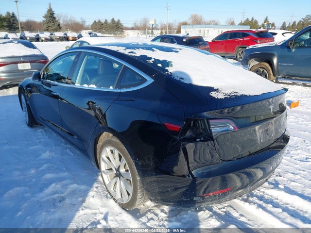 2018 TESLA MODEL 3 5YJ3E1EA6JF077061 Photo 2