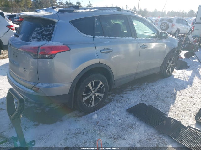 Toyota Rav4 Xle 2017 2T3RFREVXHW612681 Image 4