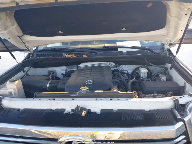 5TFDW5F17HX590827 Toyota Tundra Sr5 5.7l V8