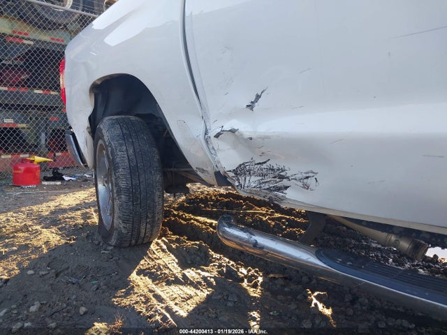 5TFDW5F17HX590827 Toyota Tundra Sr5 5.7l V8