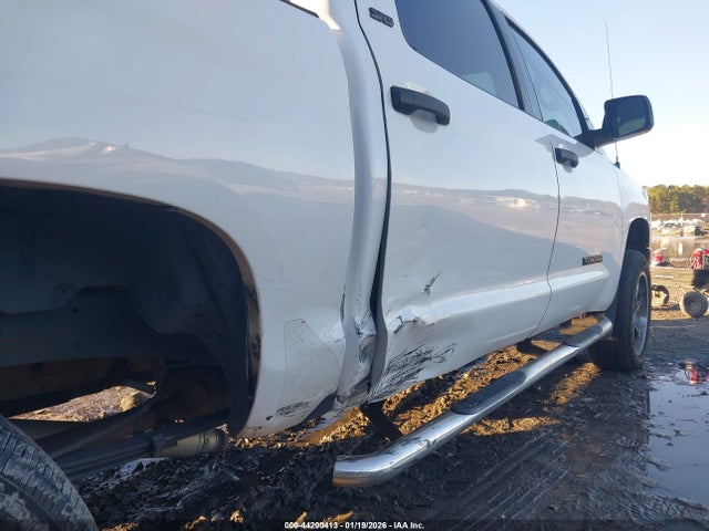 5TFDW5F17HX590827 Toyota Tundra Sr5 5.7l V8