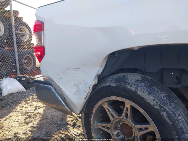 5TFDW5F17HX590827 Toyota Tundra Sr5 5.7l V8