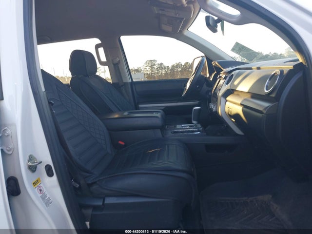 5TFDW5F17HX590827 Toyota Tundra Sr5 5.7l V8