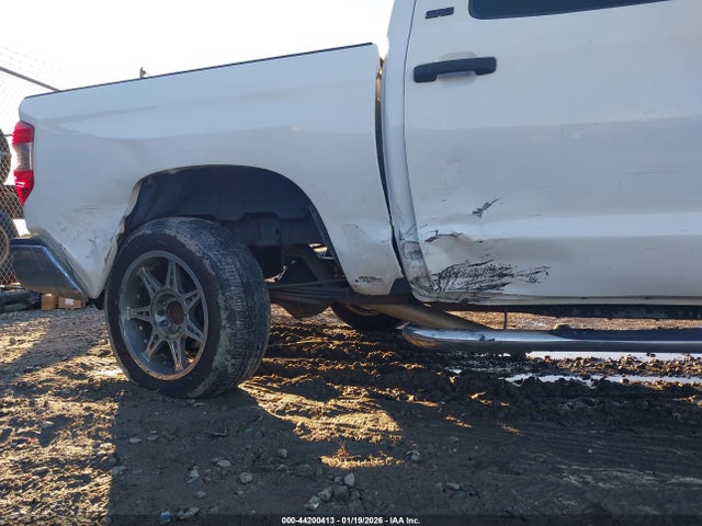 5TFDW5F17HX590827 Toyota Tundra Sr5 5.7l V8