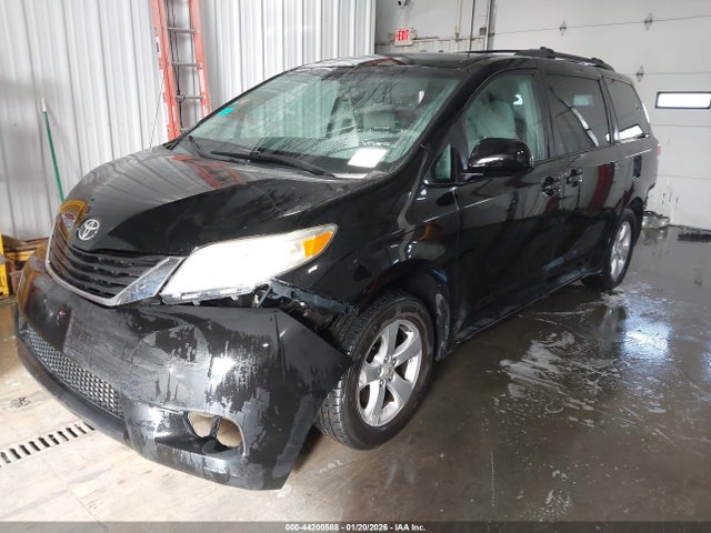 2011 TOYOTA SIENNA 5TDKK3DC2BS052111 Photo 1