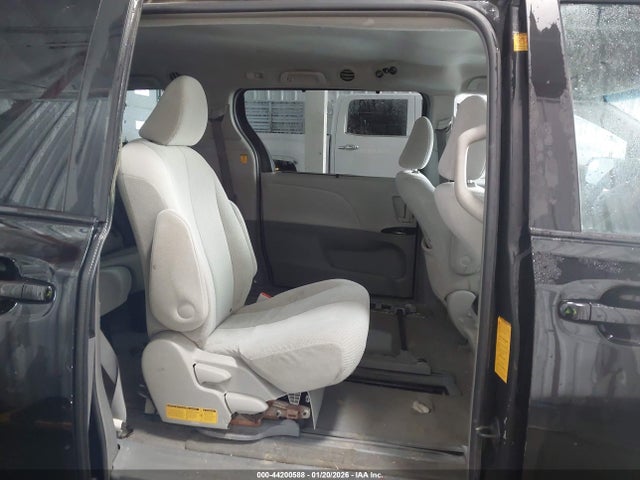 2011 TOYOTA SIENNA 5TDKK3DC2BS052111 Photo 7