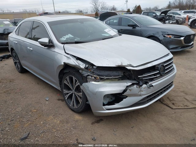 2021 Volkswagen Passat 2.0t Se მანქანა იყიდება აუქციონზე, vin: 1VWSA7A36MC013750, აუქციონის ნომერი: 44200682