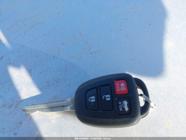 2T1BURHE8JC030260 Toyota COROLLA LE