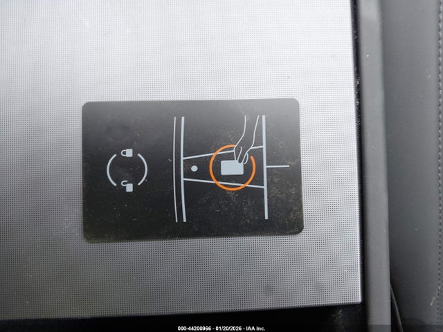 2025 TESLA MODEL 3 5YJ3E1EA6SF040352 Photo 10