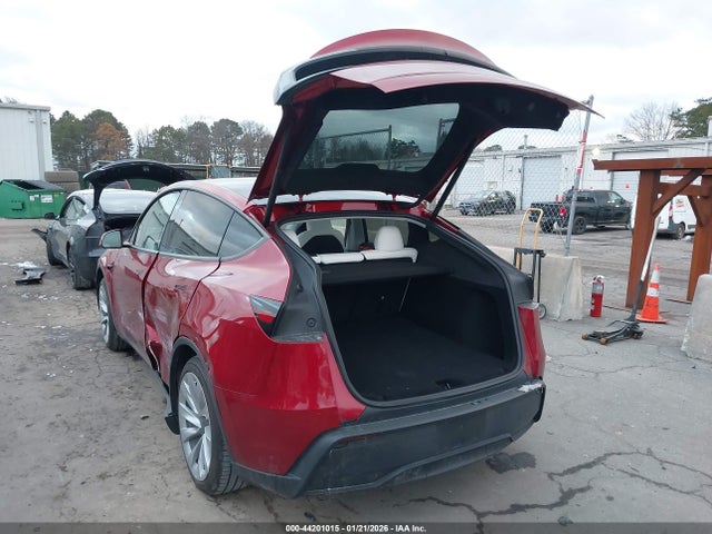 2026 TESLA MODEL Y 7SAYGDED5TA433269 Photo 2