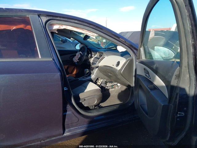 1G1PA5SH1F7157671 Chevrolet Cruze Ls Auto