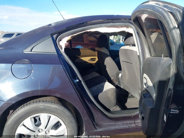 1G1PA5SH1F7157671 Chevrolet Cruze Ls Auto