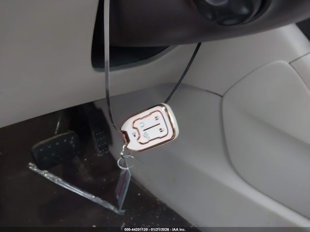 44201120 :رقم المزاد ، 1GKKNXLS0HZ157815 vin ، 2017 Gmc Acadia Denali مزاد بيع