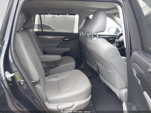 Toyota Highlander Platinum 2021 5TDFZRAH9MS060693 Image 8