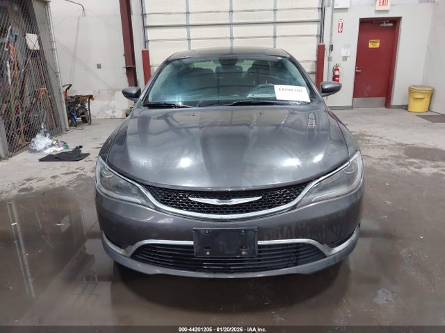 2015 Chrysler 200 Limited მანქანა იყიდება აუქციონზე, vin: 1C3CCCAB9FN677926, აუქციონის ნომერი: 44201205