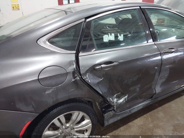 2015 Chrysler 200 Limited მანქანა იყიდება აუქციონზე, vin: 1C3CCCAB9FN677926, აუქციონის ნომერი: 44201205
