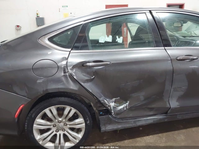 2015 Chrysler 200 Limited მანქანა იყიდება აუქციონზე, vin: 1C3CCCAB9FN677926, აუქციონის ნომერი: 44201205