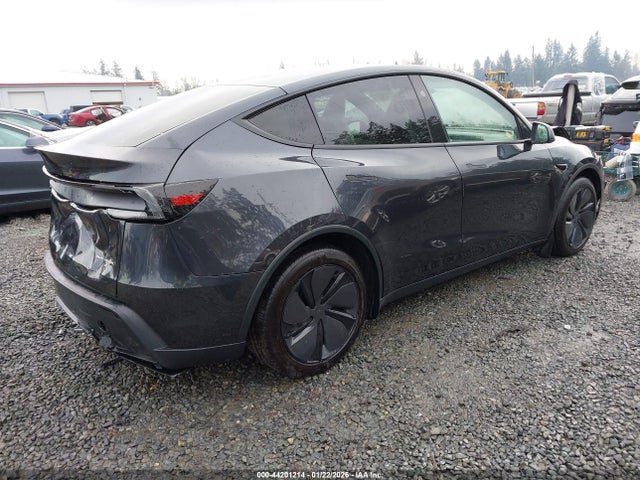 2026 TESLA MODEL Y 7SAYGDEE3TF450423 Photo 3