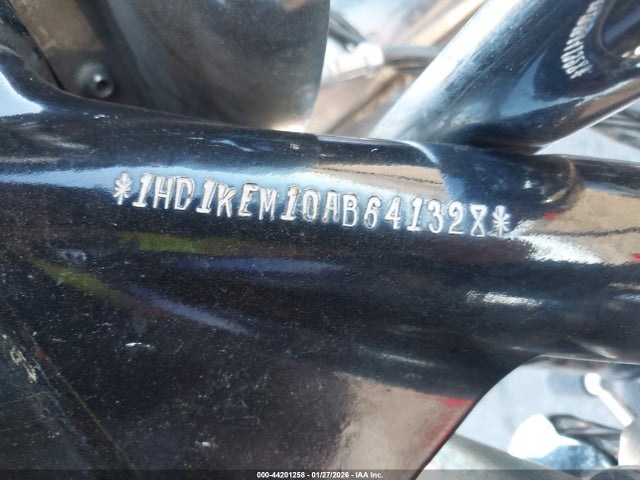 2010 HARLEY-DAVIDSON FLHTK 1HD1KEM10AB641328 Photo 9