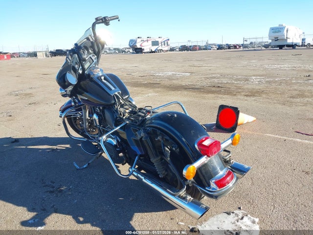 2010 HARLEY-DAVIDSON FLHTK 1HD1KEM10AB641328 Photo 2
